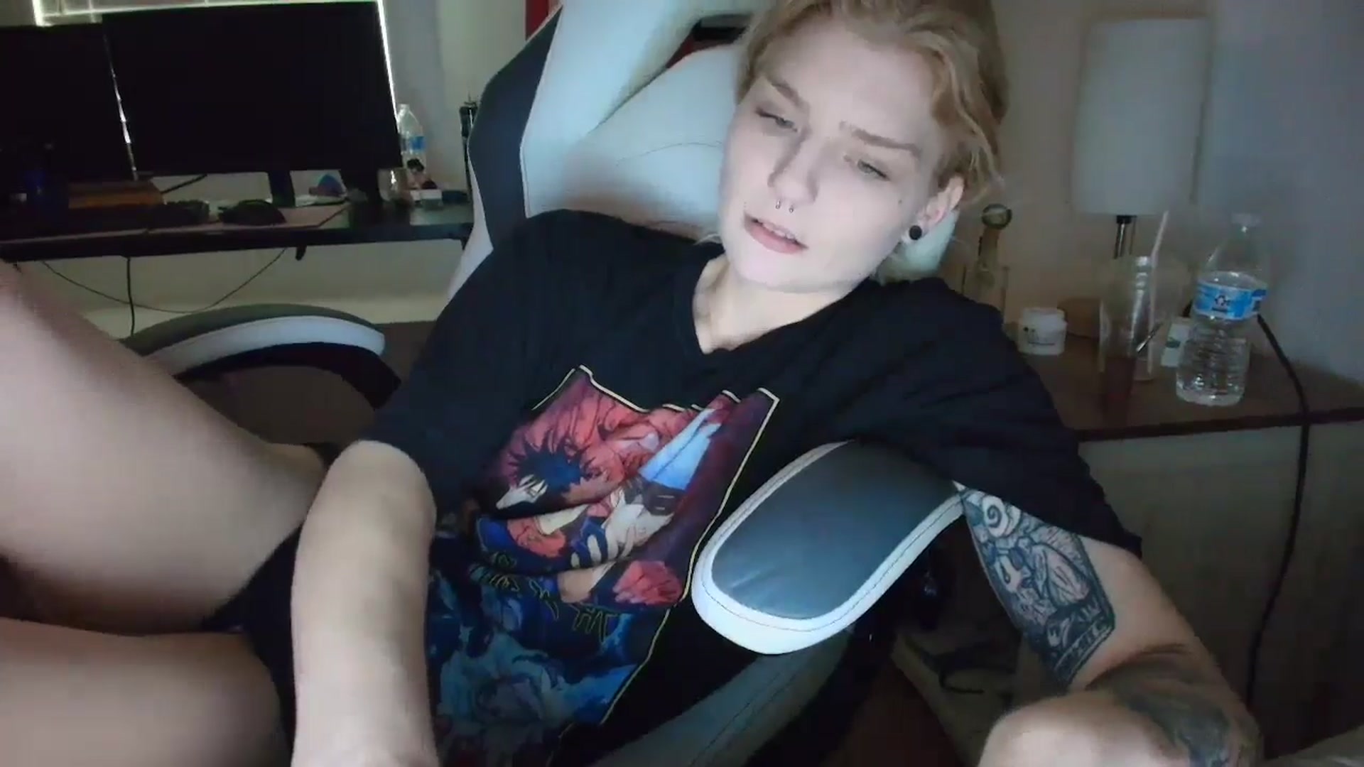 Gallery image thumbnail from DuckChan0's myfreecams stream on, 04/02/2025, 15:26 image 4 of 20