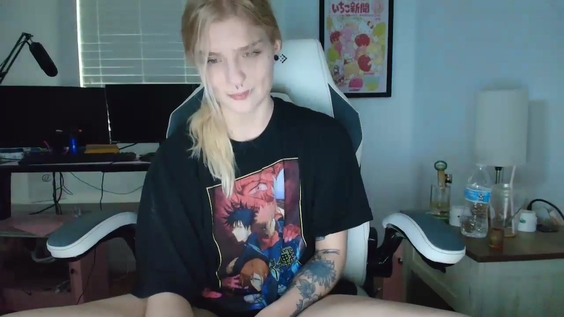 Gallery image thumbnail from DuckChan0's myfreecams stream on, 04/02/2025, 15:57 image 17 of 20