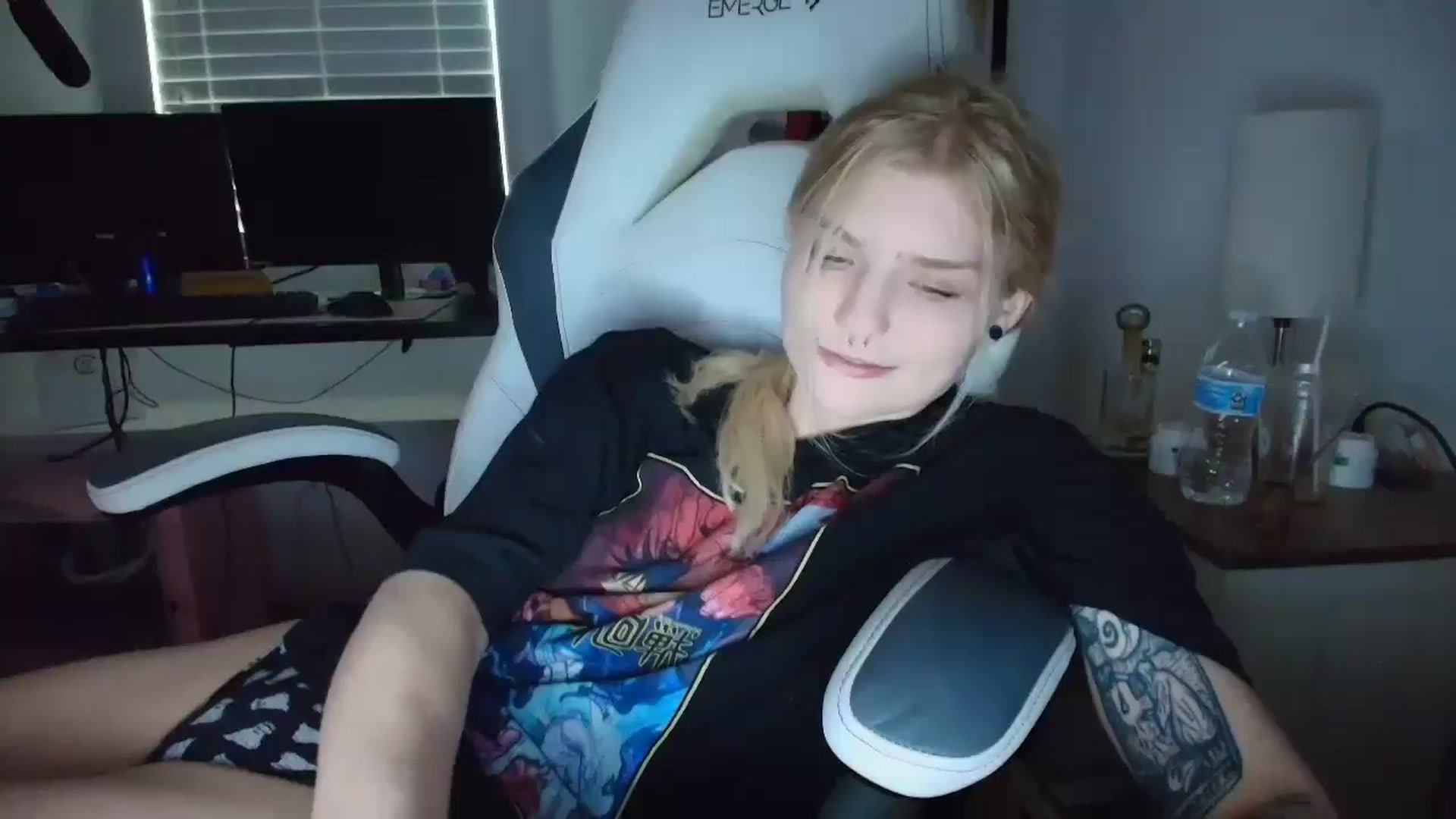 Gallery image thumbnail from DuckChan0's myfreecams stream on, 04/02/2025, 15:57 image 15 of 20