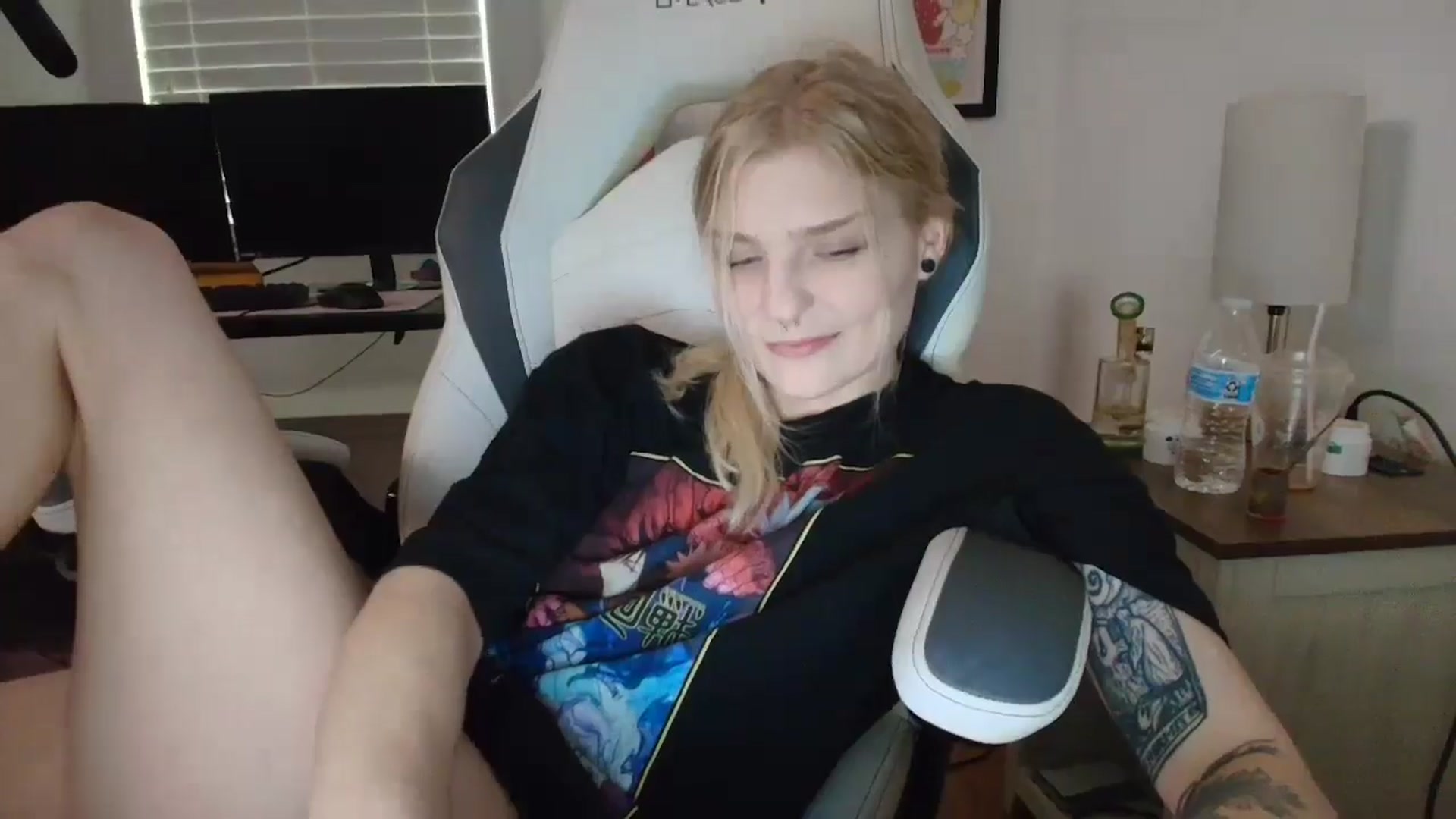 Gallery image thumbnail from DuckChan0's myfreecams stream on, 04/02/2025, 15:57 image 13 of 20