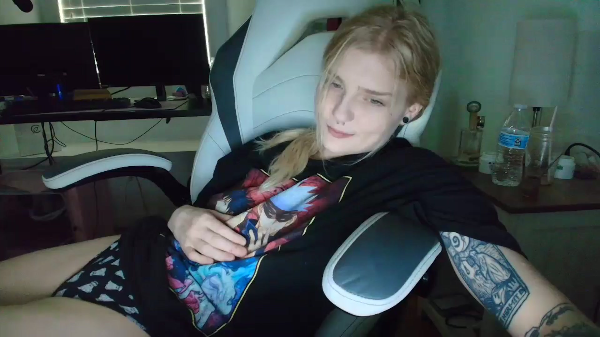 Gallery image thumbnail from DuckChan0's myfreecams stream on, 04/02/2025, 15:57 image 16 of 20