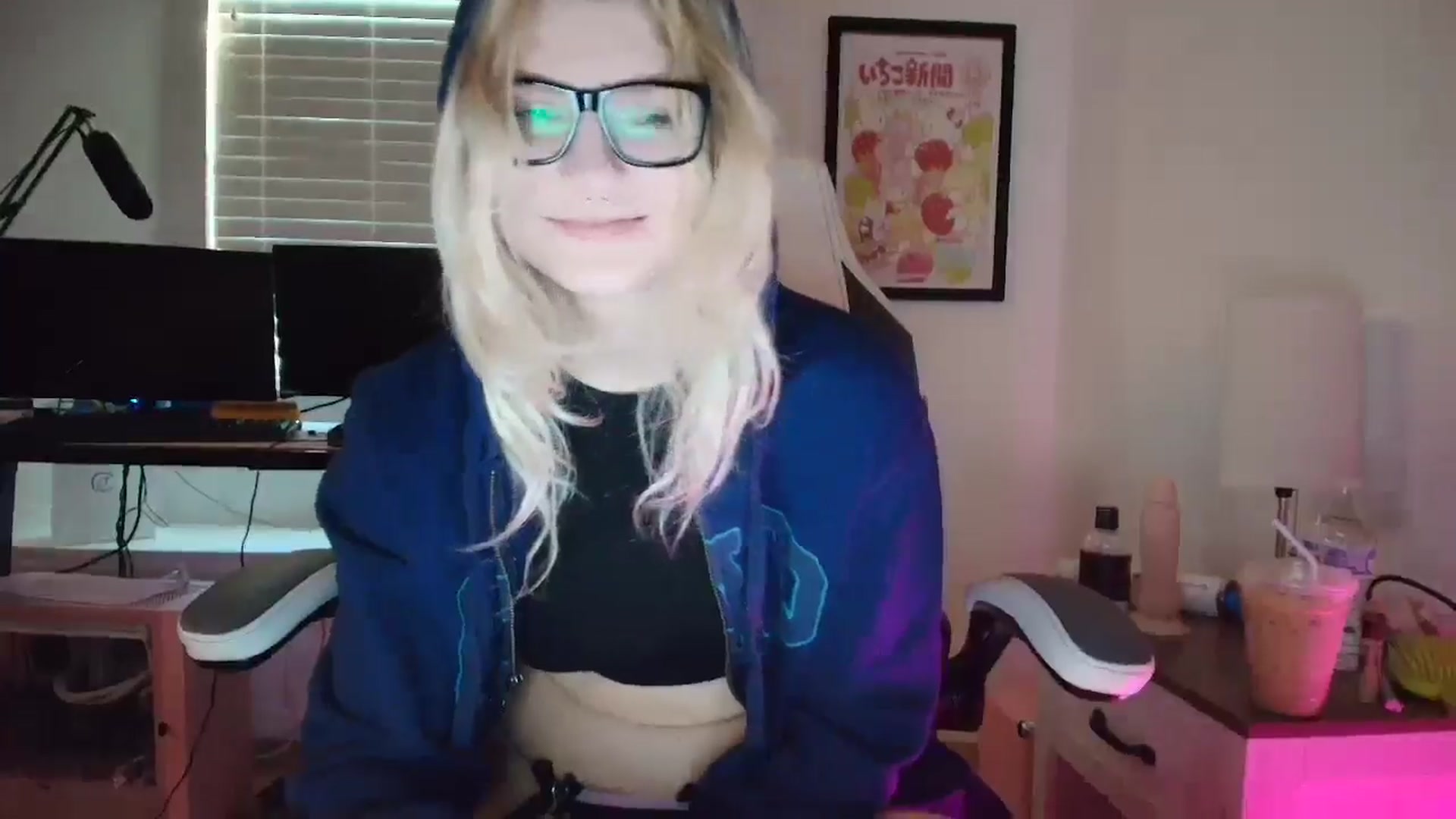 Gallery image thumbnail from DuckChan0's myfreecams stream on, 04/03/2025, 12:13 image 18 of 20