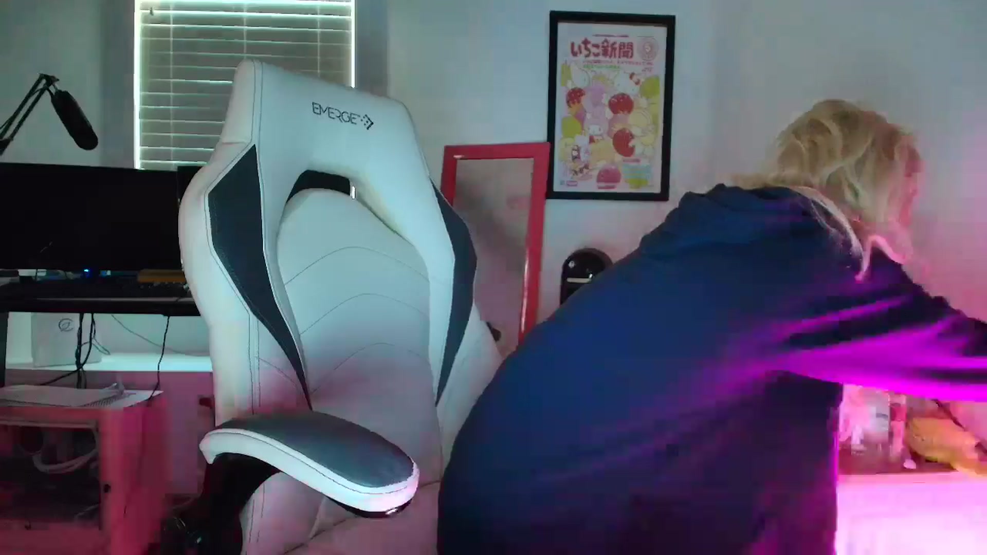 Gallery image thumbnail from DuckChan0's myfreecams stream on, 04/03/2025, 12:13 image 10 of 20