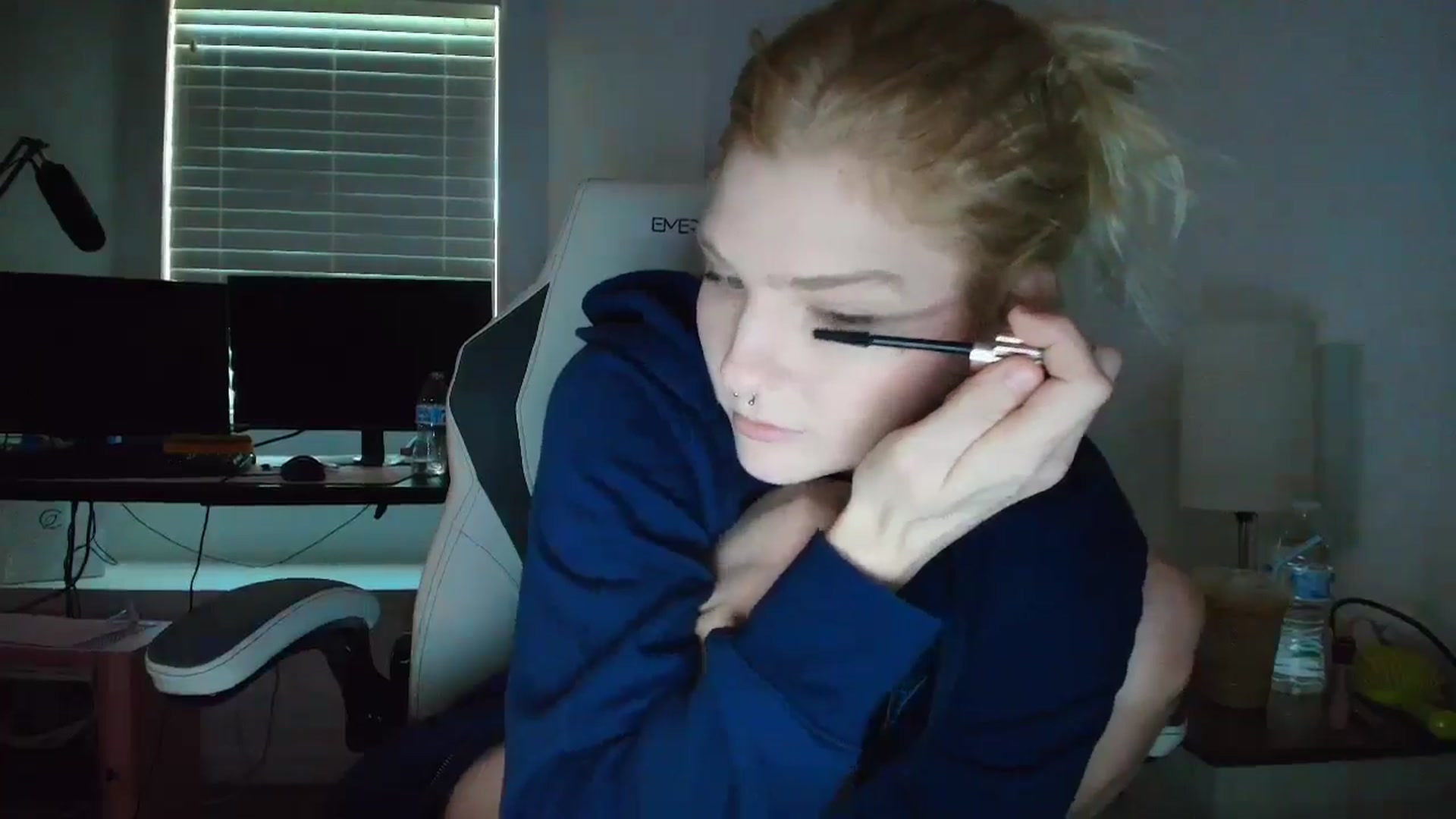 Gallery image thumbnail from DuckChan0's myfreecams stream on, 04/03/2025, 12:13 image 8 of 20
