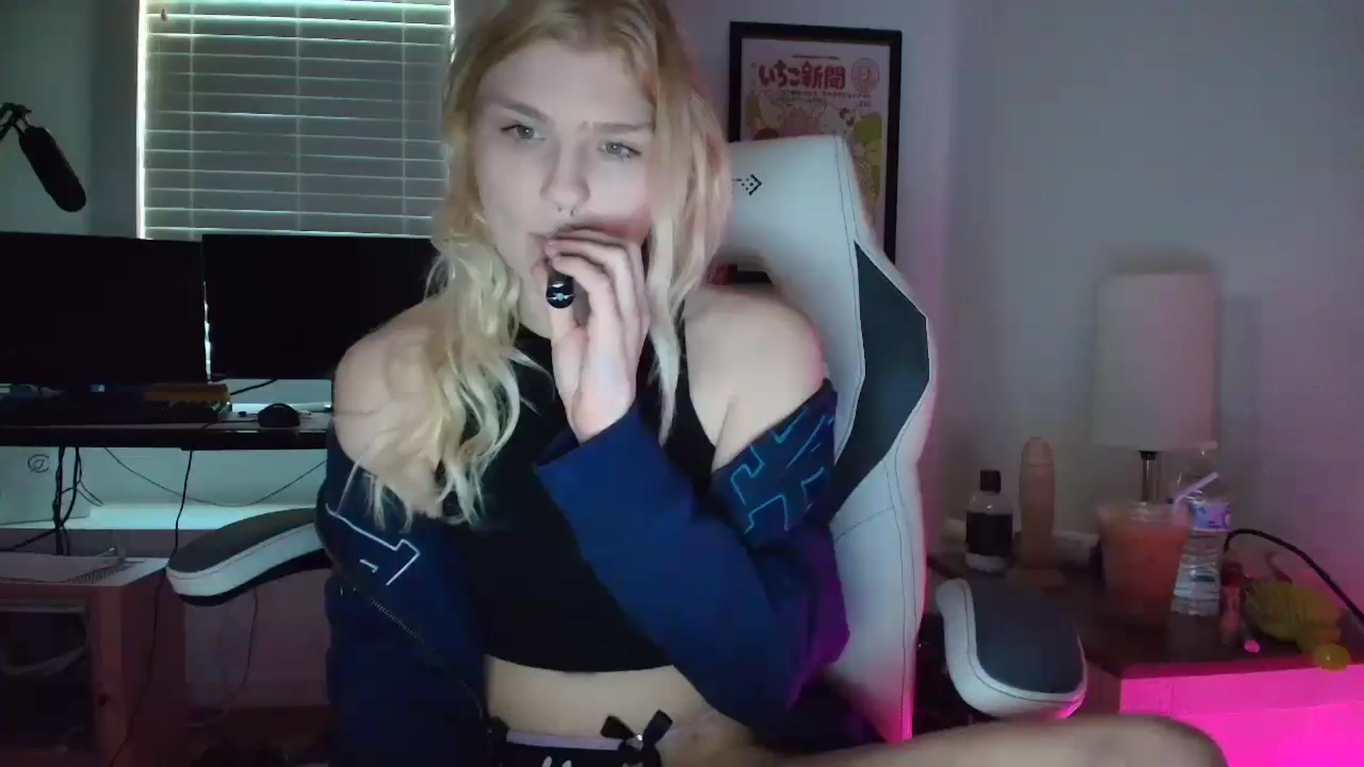 Gallery image thumbnail from DuckChan0's myfreecams stream on, 04/03/2025, 12:13 image 12 of 20