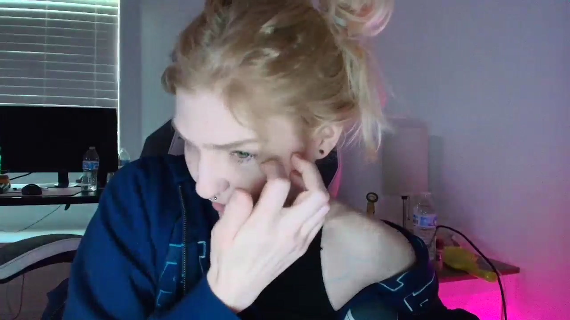 Gallery image thumbnail from DuckChan0's myfreecams stream on, 04/03/2025, 14:01 image 15 of 20