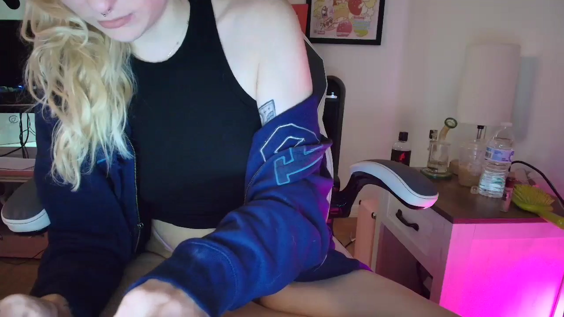 Gallery image thumbnail from DuckChan0's myfreecams stream on, 04/03/2025, 14:01 image 8 of 20