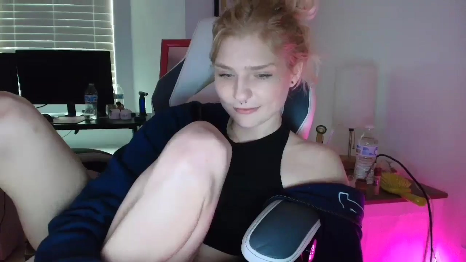 Gallery image thumbnail from DuckChan0's myfreecams stream on, 04/03/2025, 14:01 image 16 of 20