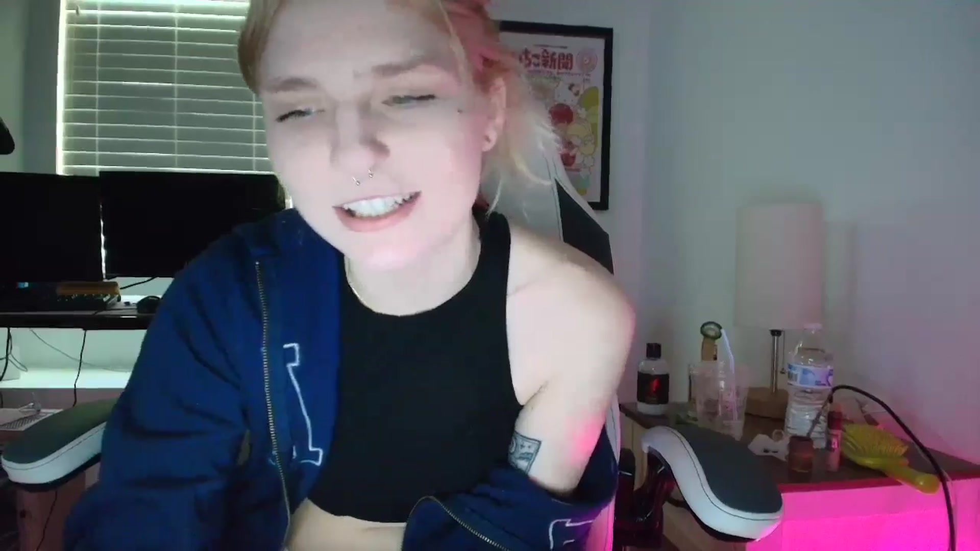 Gallery image thumbnail from DuckChan0's myfreecams stream on, 04/03/2025, 14:01 image 17 of 20