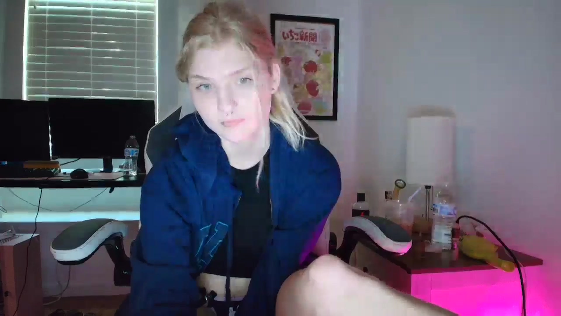Gallery image thumbnail from DuckChan0's myfreecams stream on, 04/03/2025, 14:01 image 5 of 20