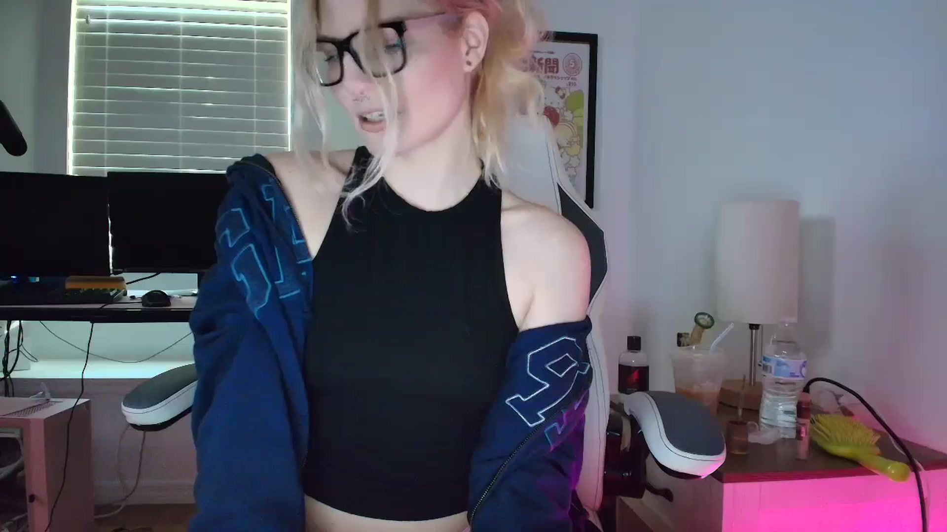 Gallery image thumbnail from DuckChan0's myfreecams stream on, 04/03/2025, 14:01 image 6 of 20