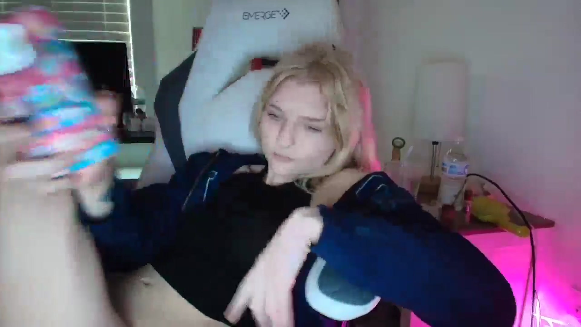 Gallery image thumbnail from DuckChan0's myfreecams stream on, 04/03/2025, 14:01 image 10 of 20
