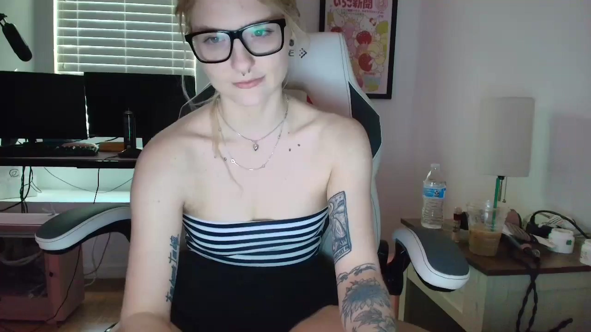 Gallery image thumbnail from DuckChan0's myfreecams stream on, 04/04/2025, 13:37 image 18 of 20