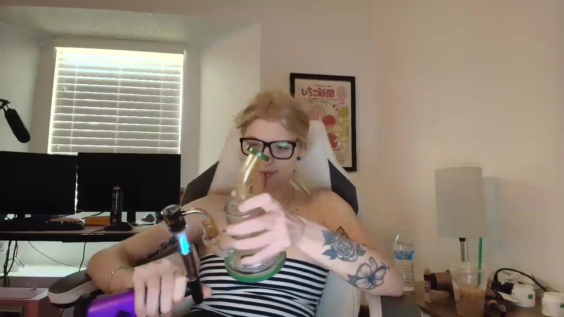 Gallery image thumbnail from DuckChan0's myfreecams stream on, 04/04/2025, 13:37 image 10 of 20