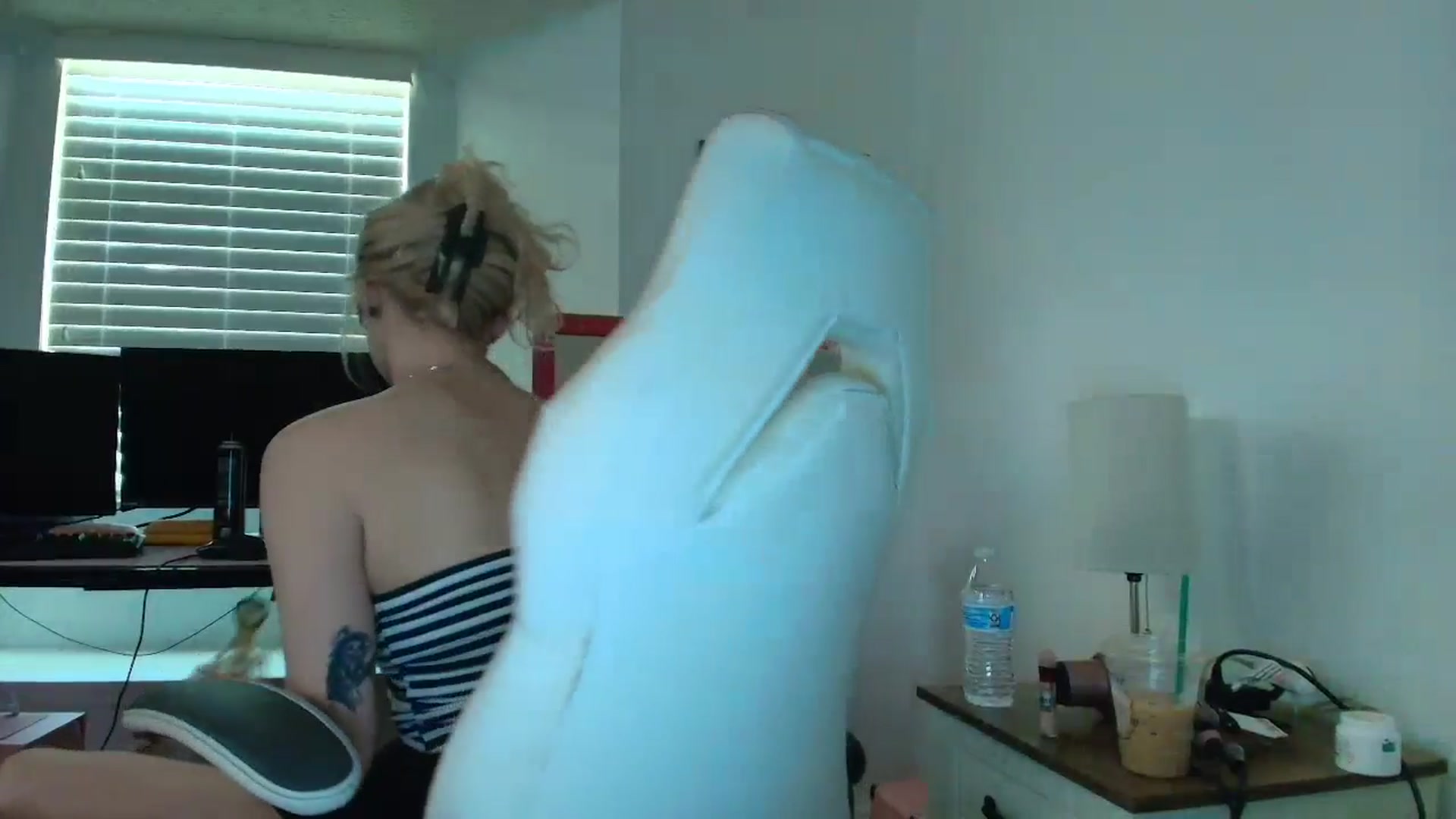 Gallery image thumbnail from DuckChan0's myfreecams stream on, 04/04/2025, 13:37 image 8 of 20