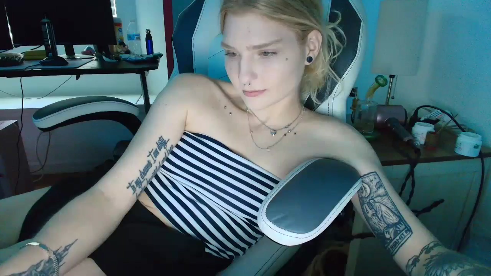 Gallery image thumbnail from DuckChan0's myfreecams stream on, 04/04/2025, 14:34 image 19 of 20