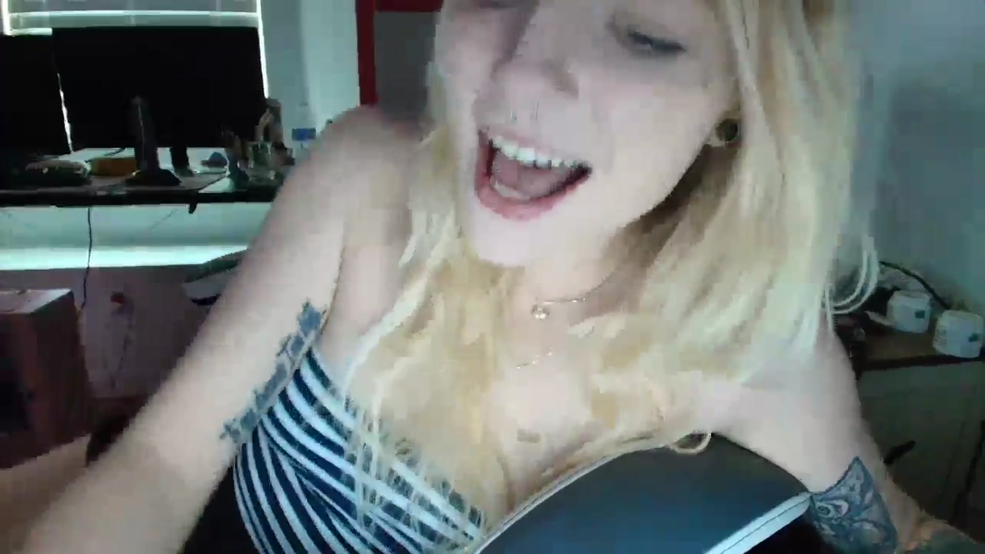 Gallery image thumbnail from DuckChan0's myfreecams stream on, 04/04/2025, 14:34 image 5 of 20