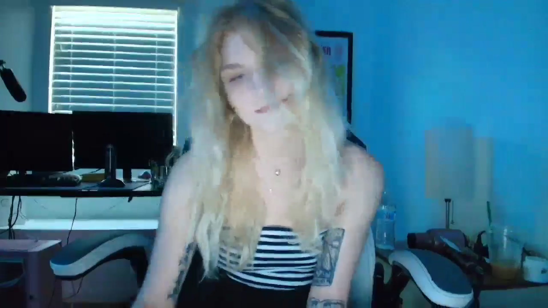 Gallery image thumbnail from DuckChan0's myfreecams stream on, 04/04/2025, 14:34 image 9 of 20