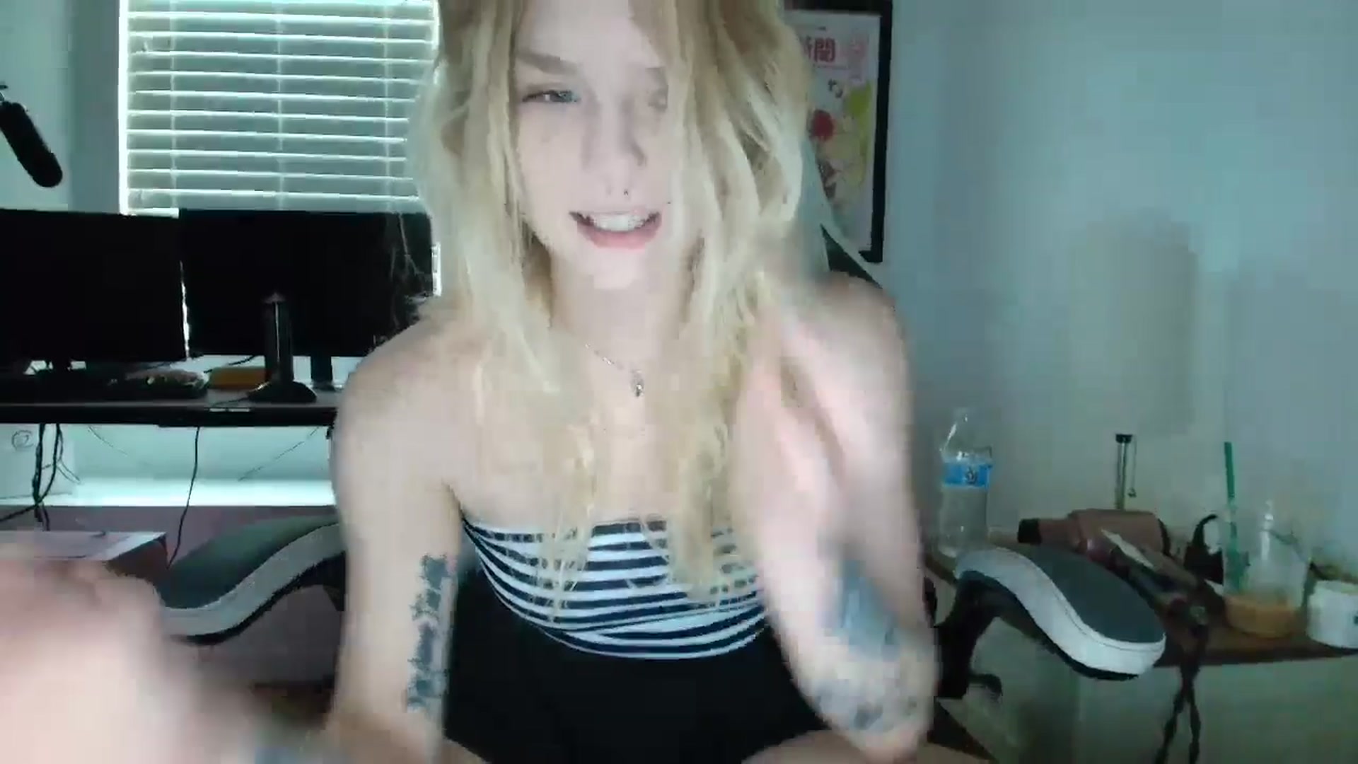 Gallery image thumbnail from DuckChan0's myfreecams stream on, 04/04/2025, 14:34 image 11 of 20