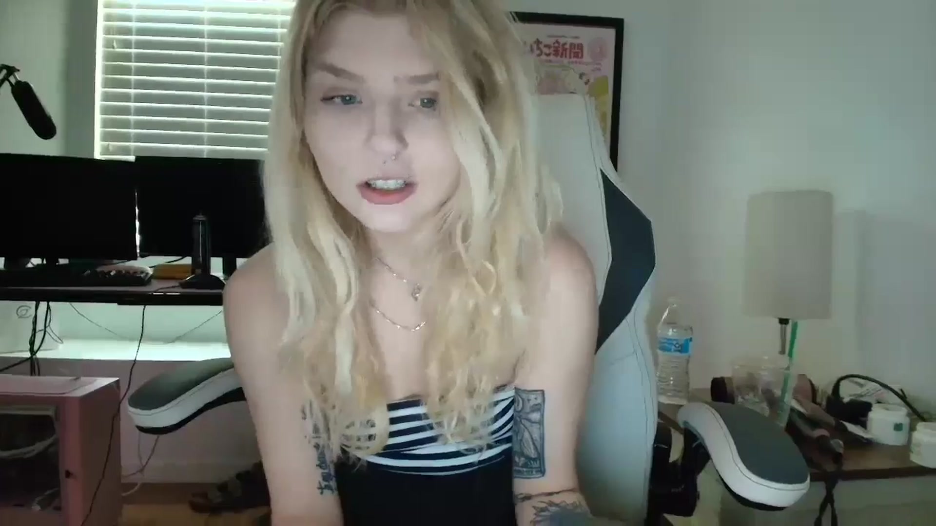 Gallery image thumbnail from DuckChan0's myfreecams stream on, 04/04/2025, 14:34 image 6 of 20