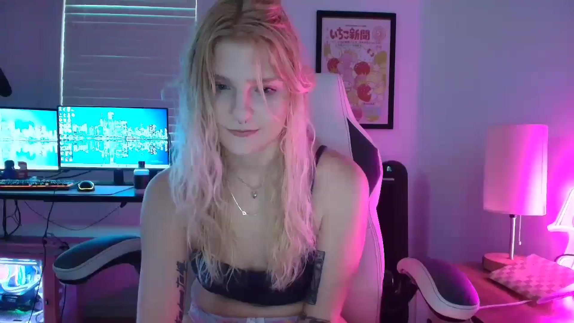 Gallery image thumbnail from DuckChan0's myfreecams stream on, 04/05/2025, 23:46 image 3 of 20