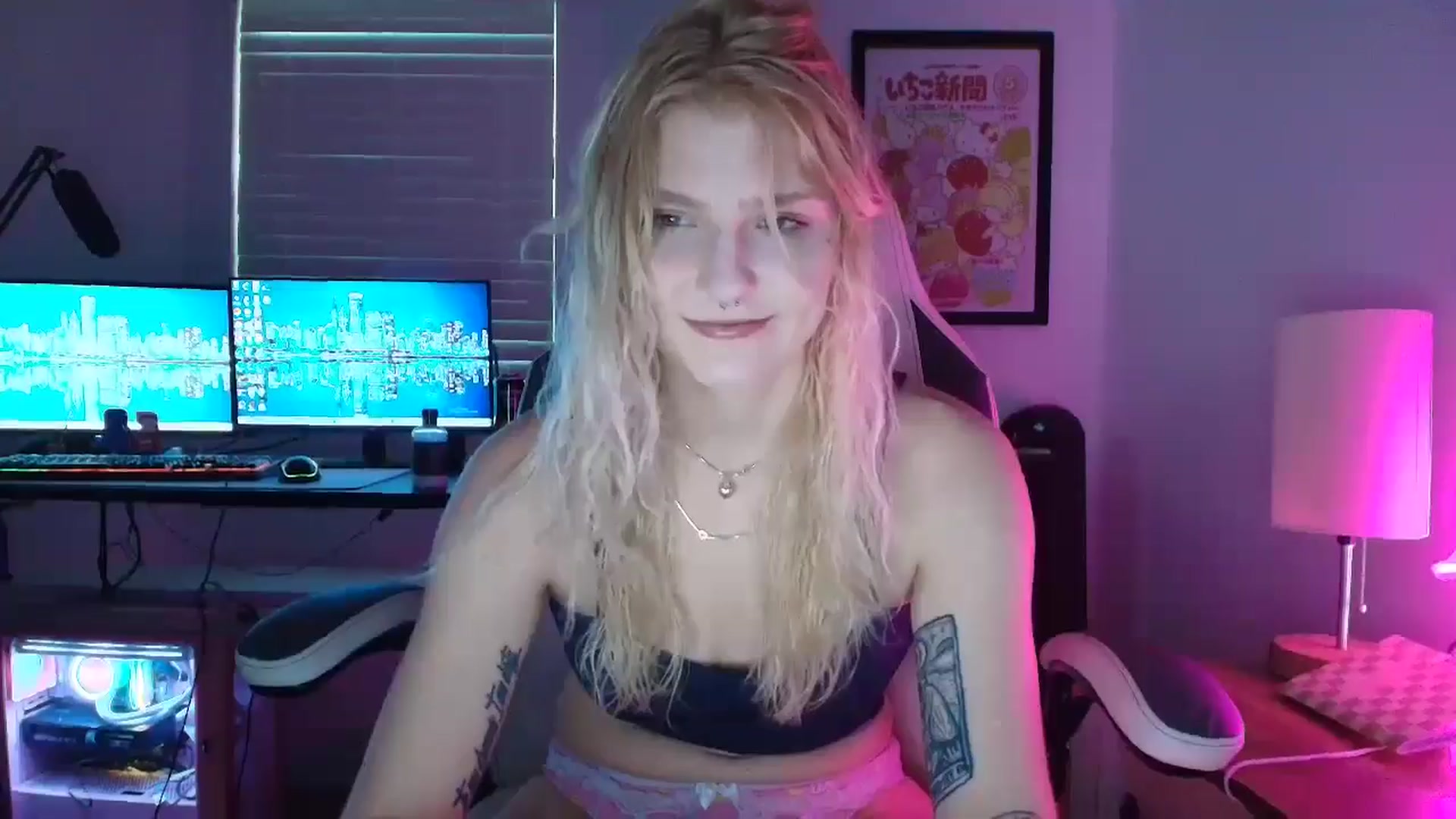 Gallery image thumbnail from DuckChan0's myfreecams stream on, 04/05/2025, 23:46 image 2 of 20