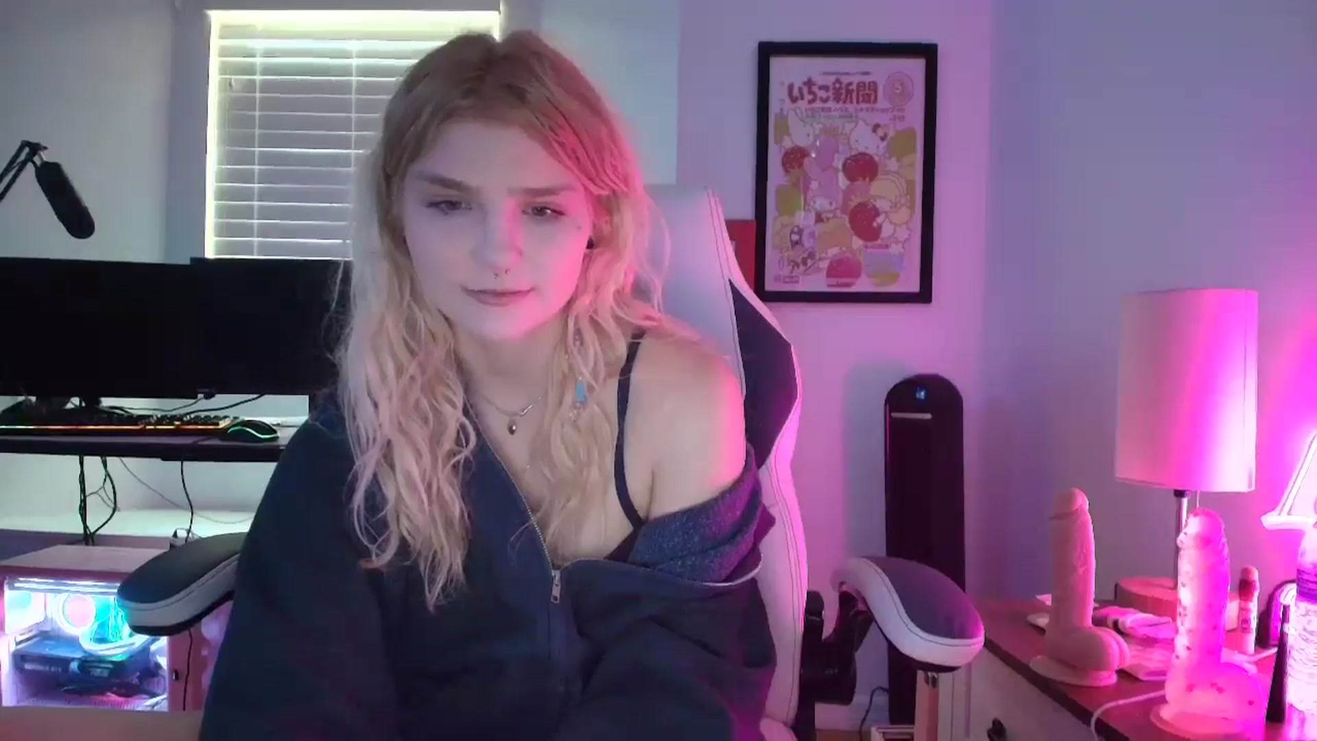 Gallery image thumbnail from DuckChan0's myfreecams stream on, 04/06/2025, 15:14 image 2 of 20