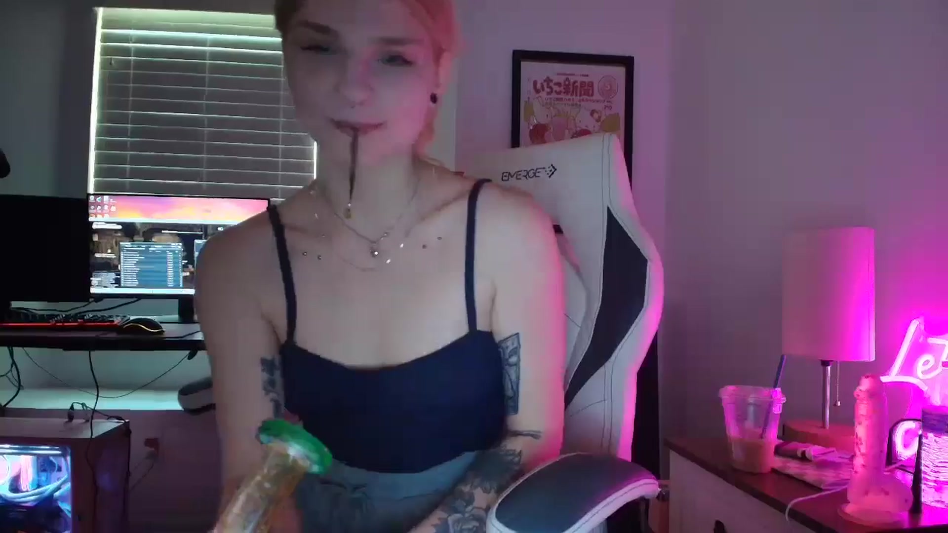 Gallery image thumbnail from DuckChan0's myfreecams stream on, 04/06/2025, 15:14 image 17 of 20