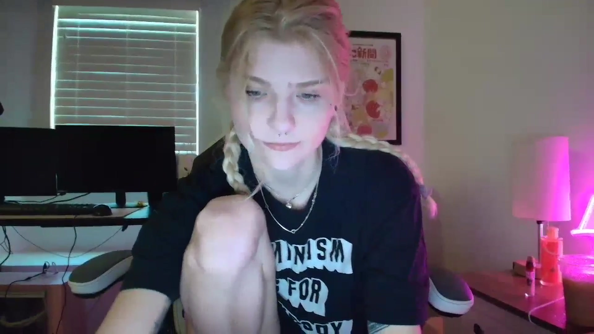 Gallery image thumbnail from DuckChan0's myfreecams stream on, 04/07/2025, 14:47 image 3 of 20