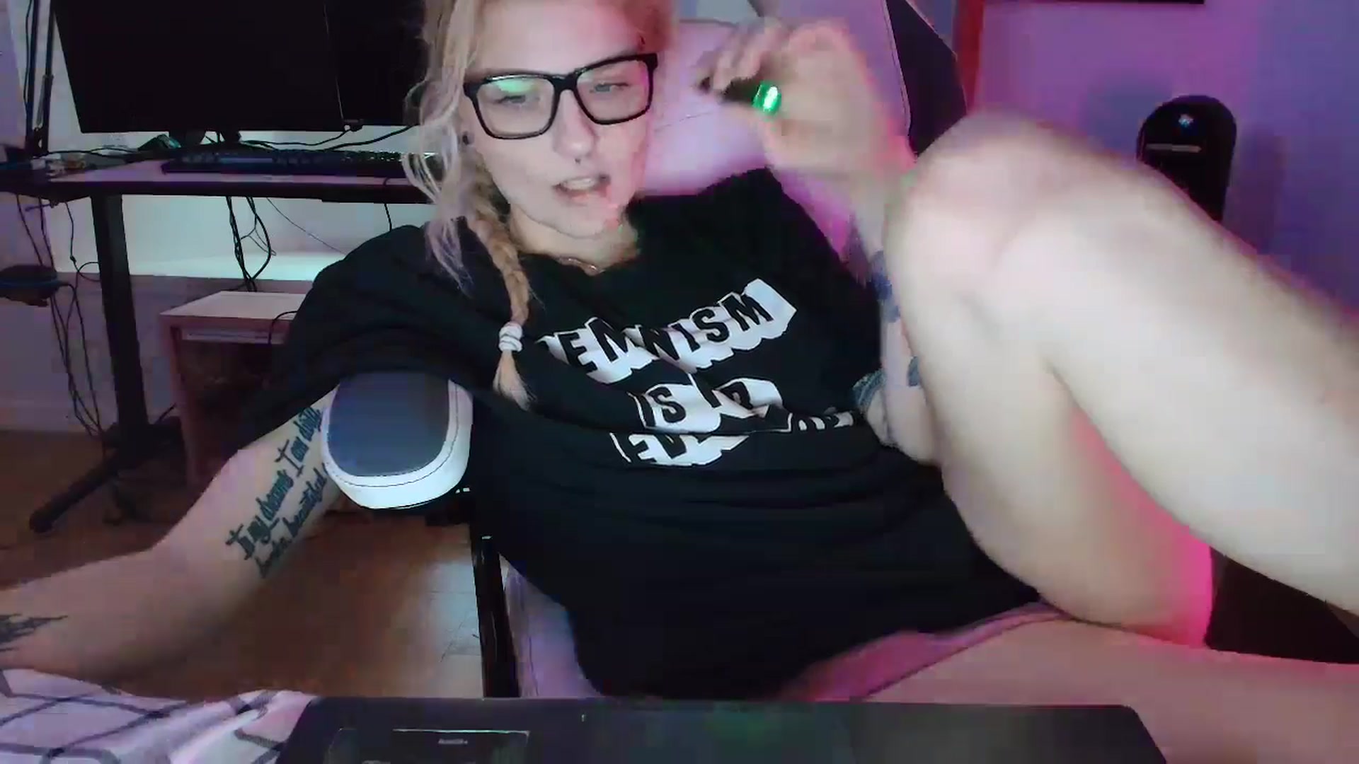 Gallery image thumbnail from DuckChan0's myfreecams stream on, 04/07/2025, 14:47 image 17 of 20