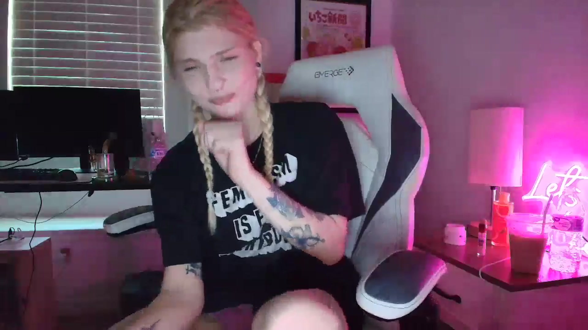 Gallery image thumbnail from DuckChan0's myfreecams stream on, 04/07/2025, 14:47 image 4 of 20