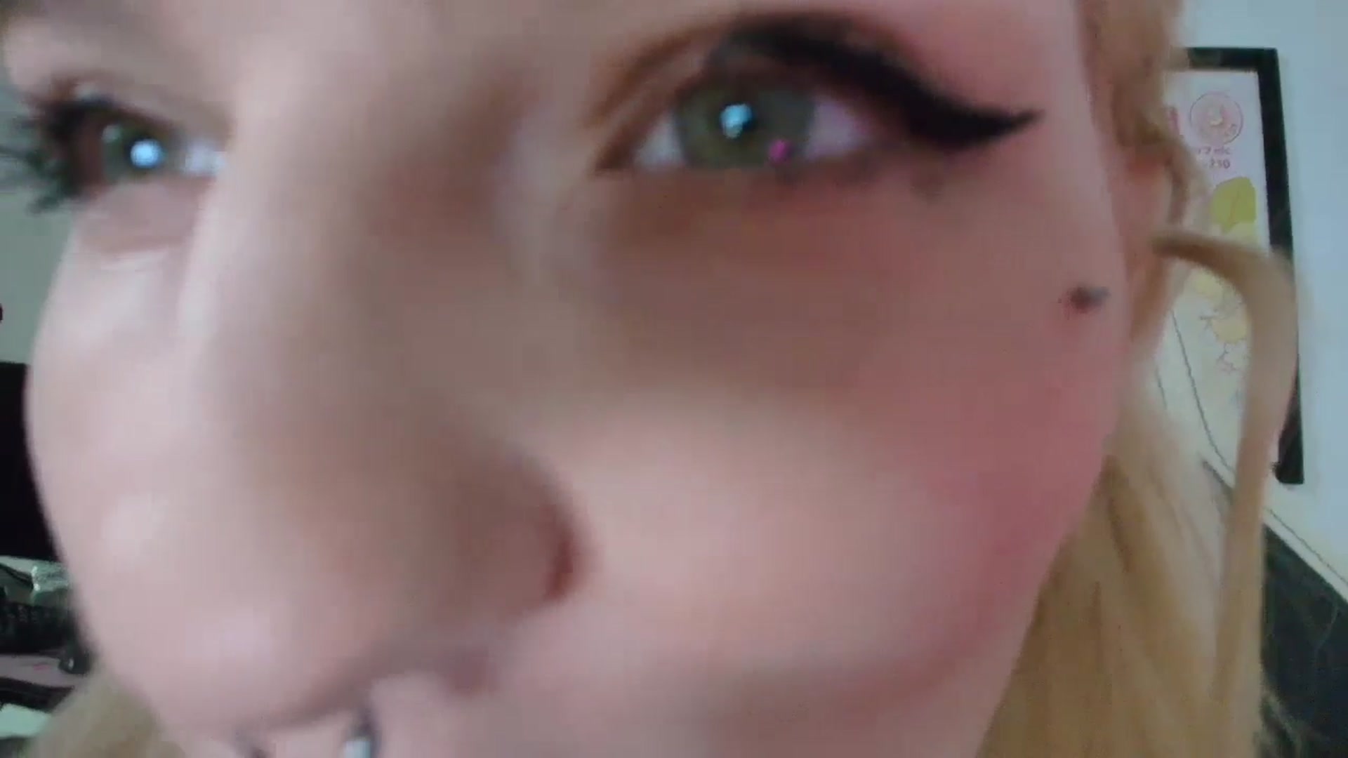 Gallery image thumbnail from DuckChan0's myfreecams stream on, 04/08/2025, 14:07 image 8 of 20