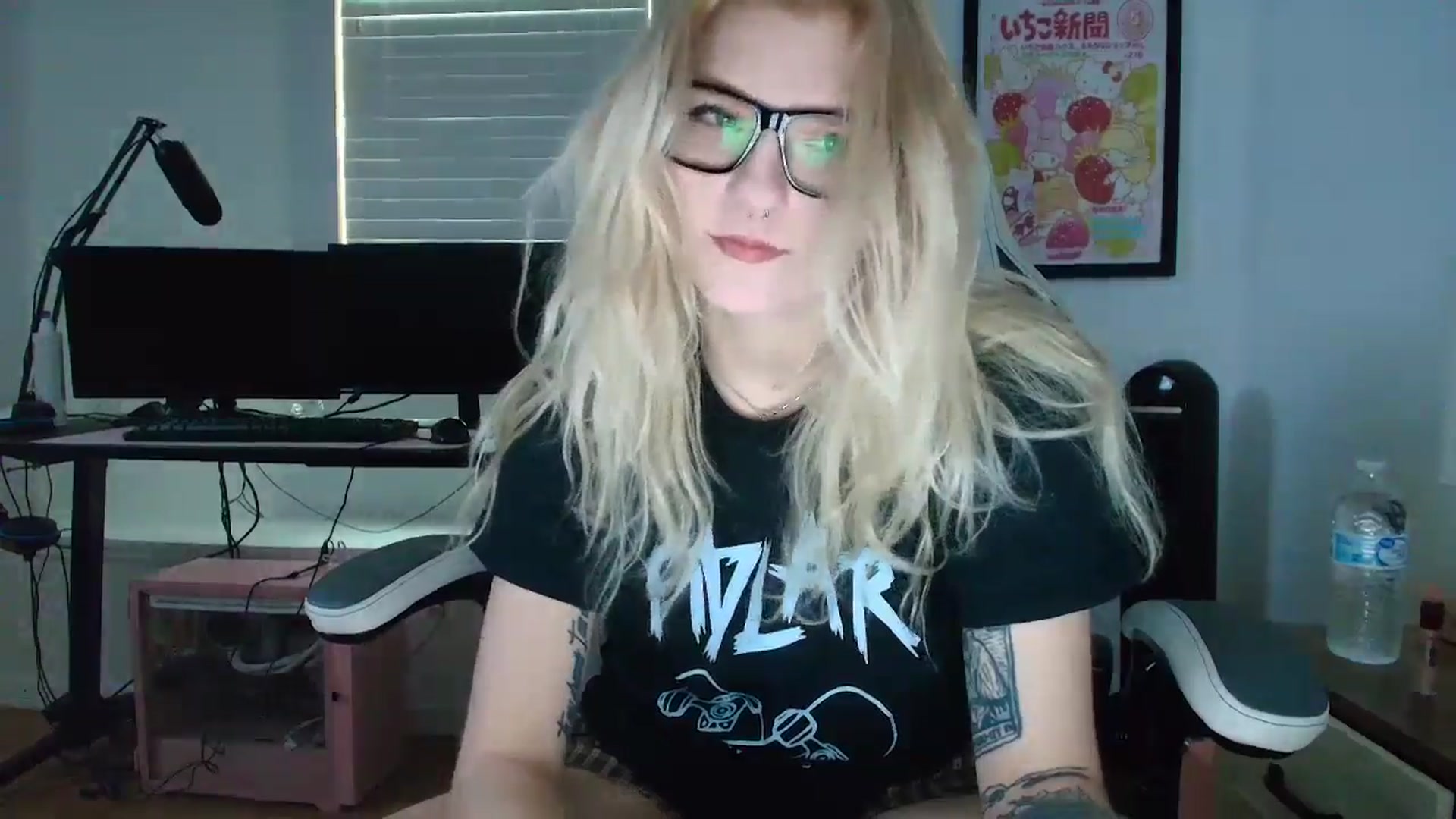 Gallery image thumbnail from DuckChan0's myfreecams stream on, 04/08/2025, 14:07 image 4 of 20