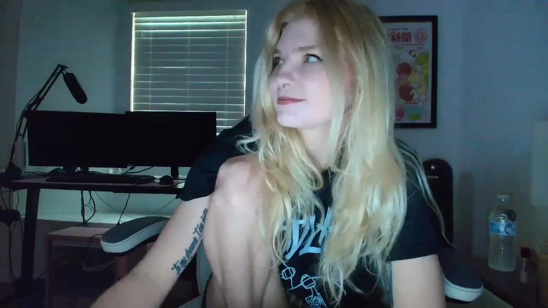 Gallery image thumbnail from DuckChan0's myfreecams stream on, 04/08/2025, 14:07 image 3 of 20