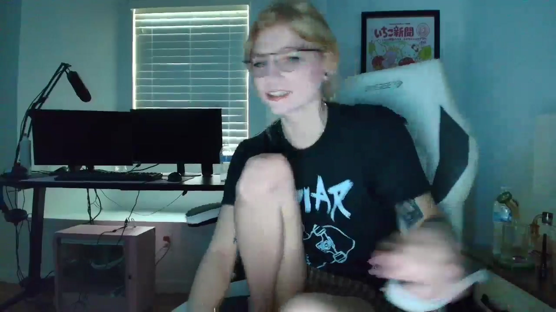 Gallery image thumbnail from DuckChan0's myfreecams stream on, 04/08/2025, 14:07 image 5 of 20