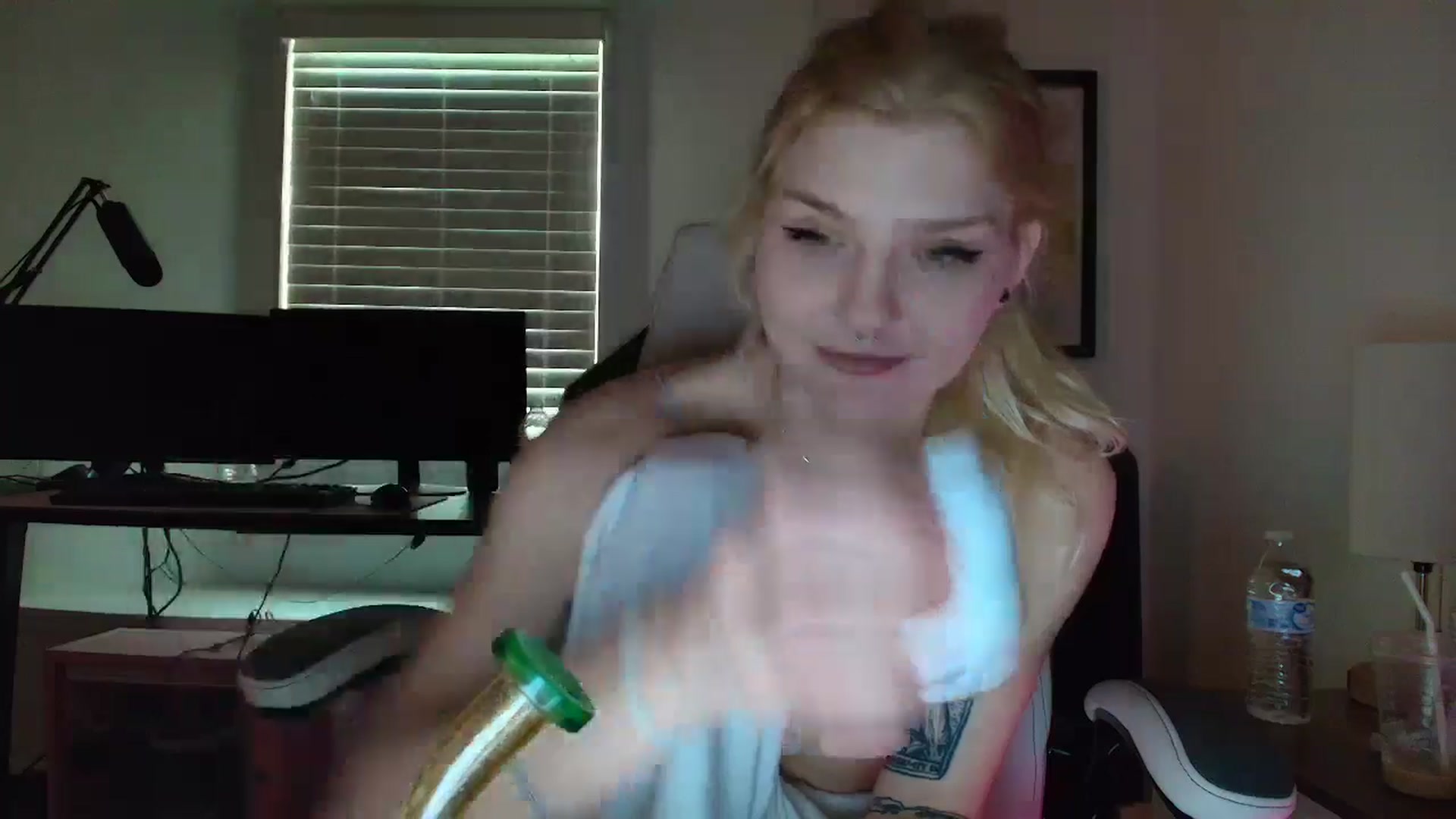 Gallery image thumbnail from DuckChan0's myfreecams stream on, 04/08/2025, 14:36 image 2 of 20
