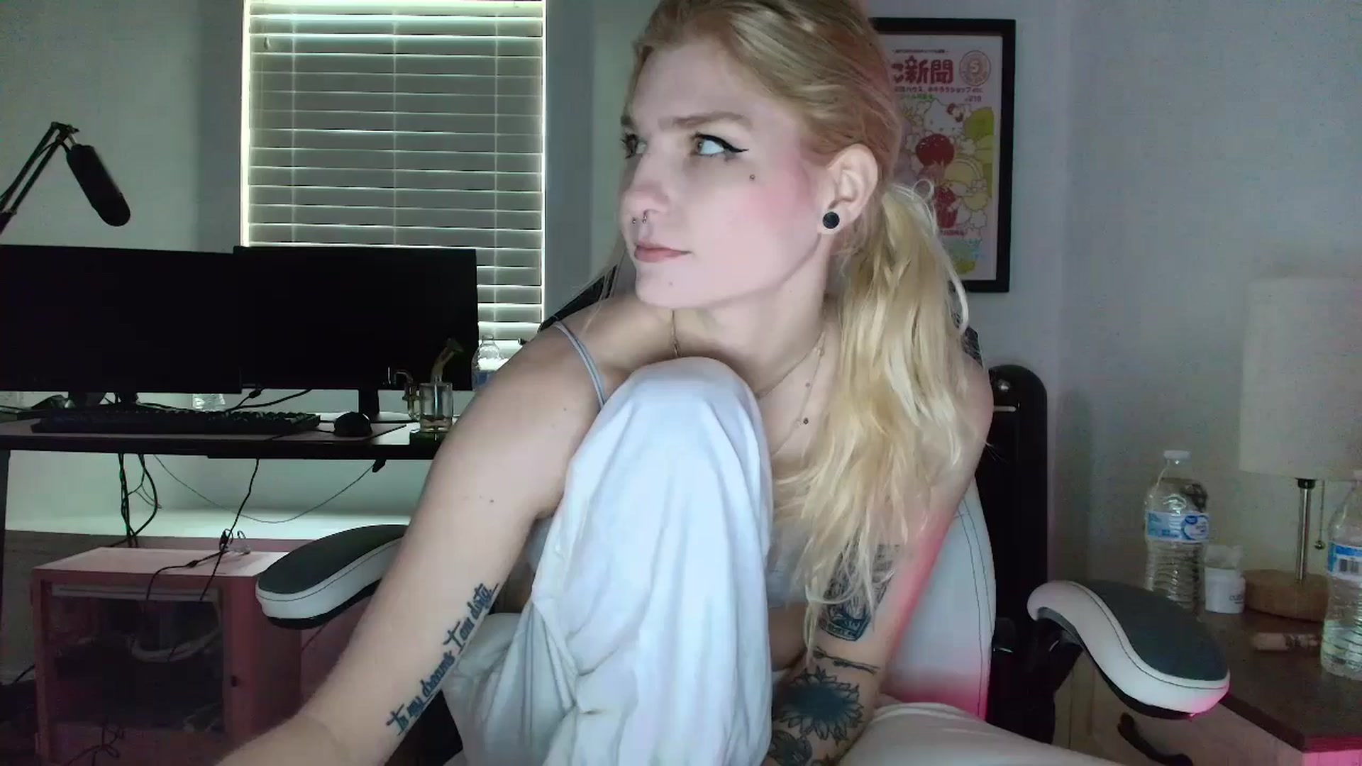 Gallery image thumbnail from DuckChan0's myfreecams stream on, 04/08/2025, 14:36 image 1 of 20