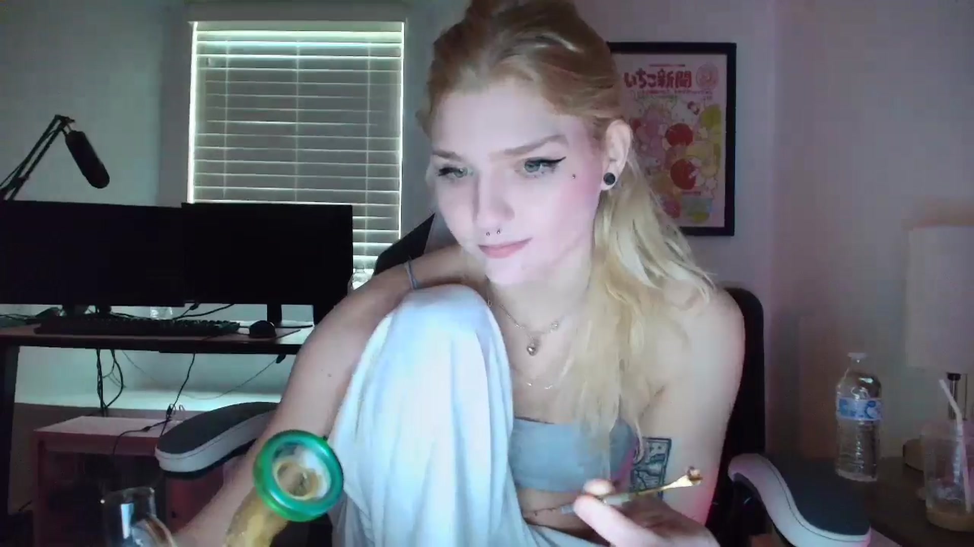 Gallery image thumbnail from DuckChan0's myfreecams stream on, 04/08/2025, 14:36 image 3 of 20