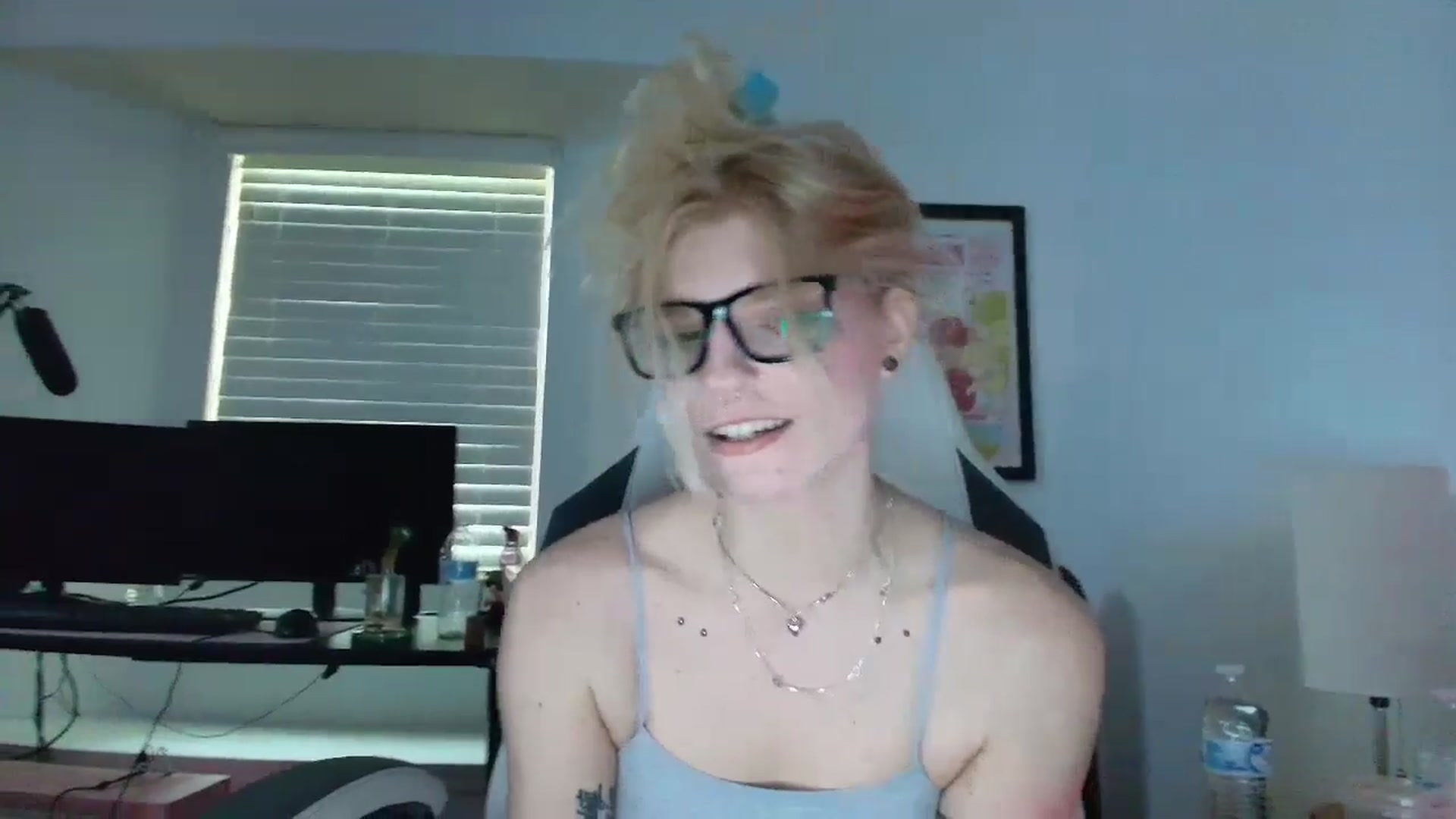 Gallery image thumbnail from DuckChan0's myfreecams stream on, 04/08/2025, 14:36 image 17 of 20