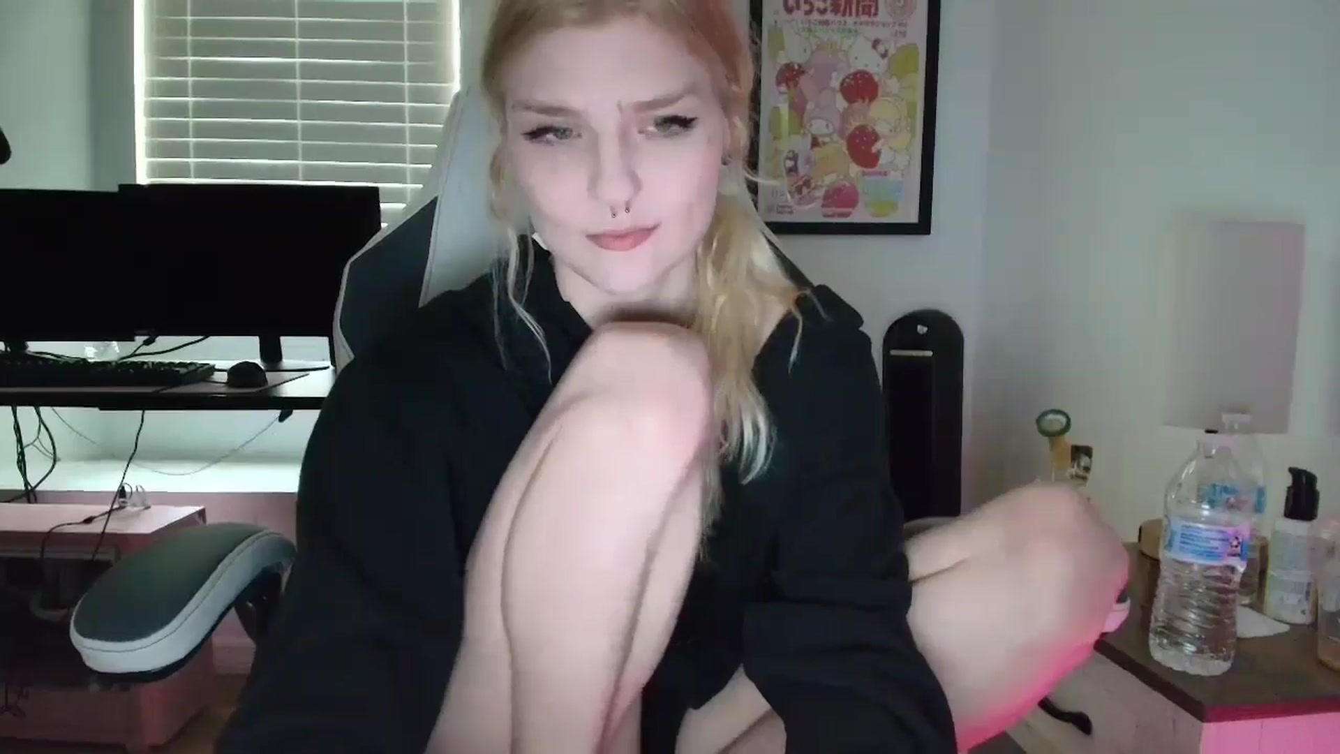 Gallery image thumbnail from DuckChan0's myfreecams stream on, 04/08/2025, 16:05 image 17 of 20