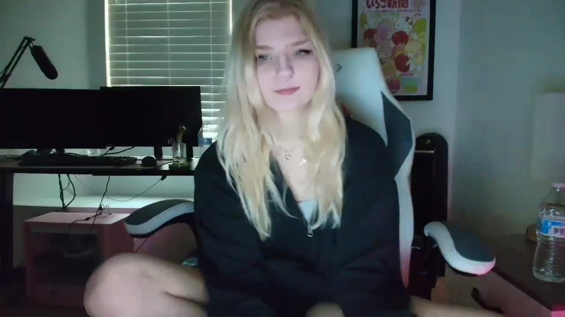 Gallery image thumbnail from DuckChan0's myfreecams stream on, 04/08/2025, 16:05 image 1 of 20