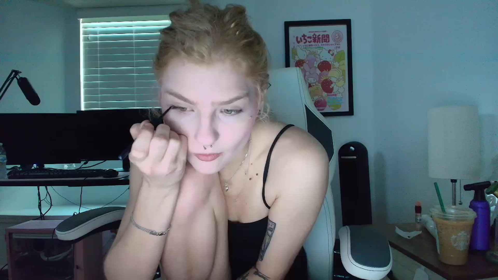 Gallery image thumbnail from DuckChan0's myfreecams stream on, 04/09/2025, 13:50 image 6 of 20