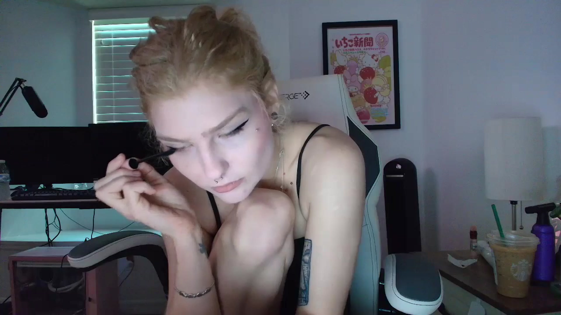 Gallery image thumbnail from DuckChan0's myfreecams stream on, 04/09/2025, 13:50 image 7 of 20