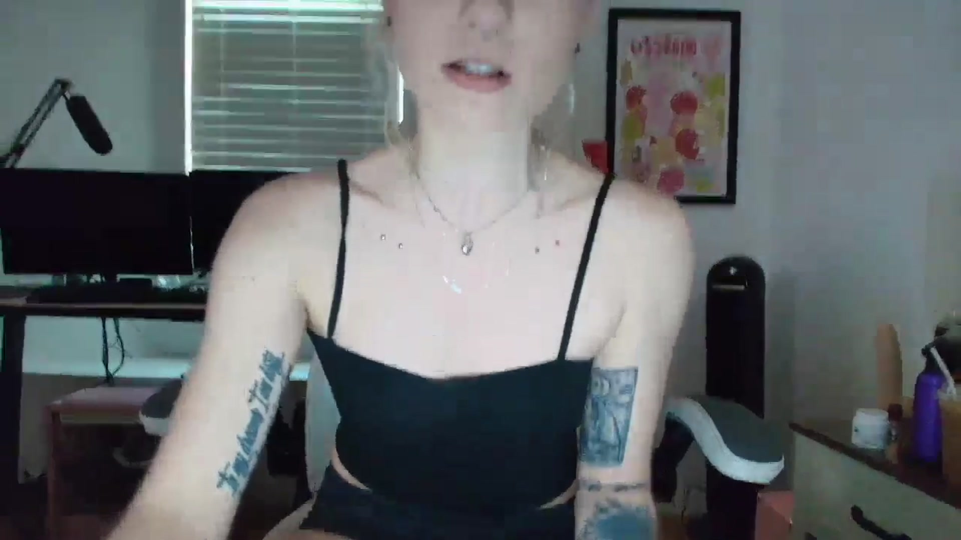 Gallery image thumbnail from DuckChan0's myfreecams stream on, 04/10/2025, 12:42 image 3 of 20