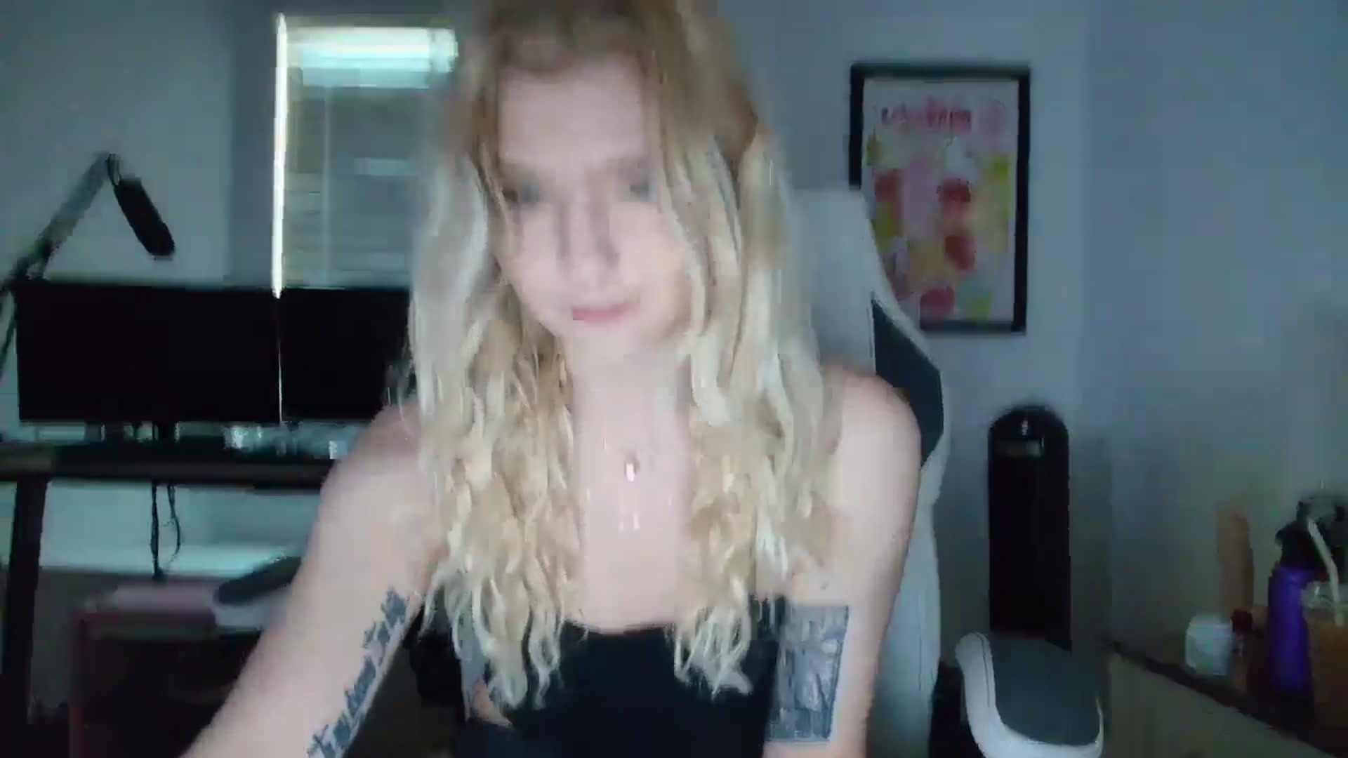 Gallery image thumbnail from DuckChan0's myfreecams stream on, 04/10/2025, 12:42 image 6 of 20