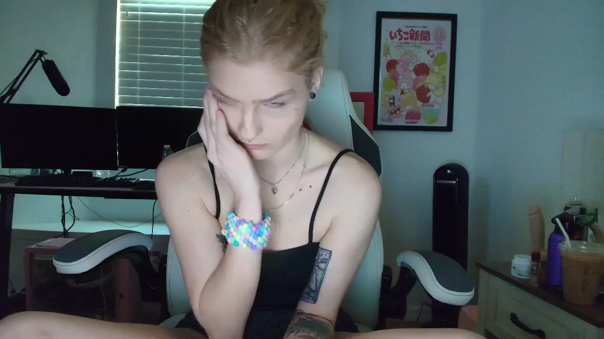Gallery image thumbnail from DuckChan0's myfreecams stream on, 04/10/2025, 12:42 image 1 of 20