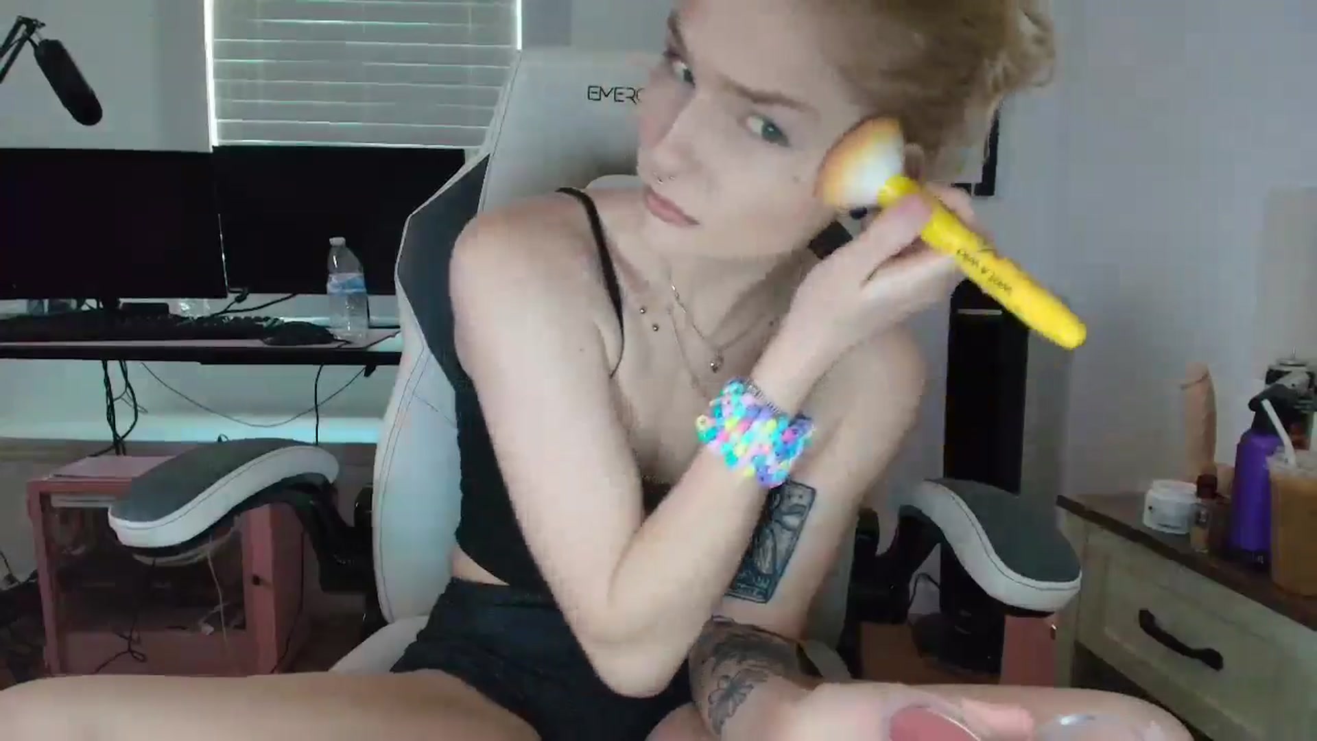 Gallery image thumbnail from DuckChan0's myfreecams stream on, 04/10/2025, 12:42 image 2 of 20