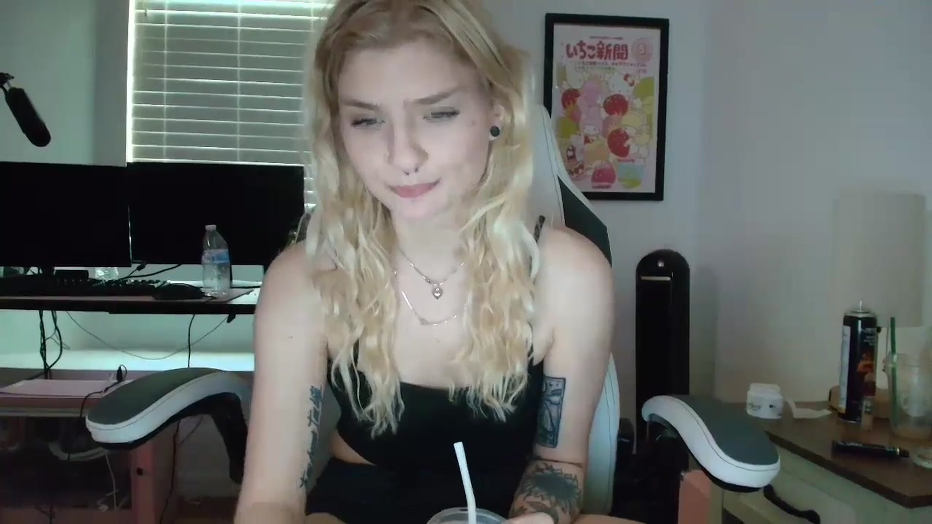 Gallery image thumbnail from DuckChan0's myfreecams stream on, 04/10/2025, 13:23 image 7 of 20