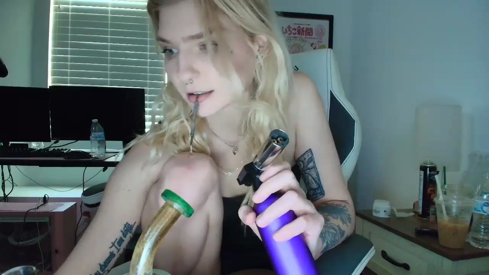 Gallery image thumbnail from DuckChan0's myfreecams stream on, 04/10/2025, 13:23 image 2 of 20