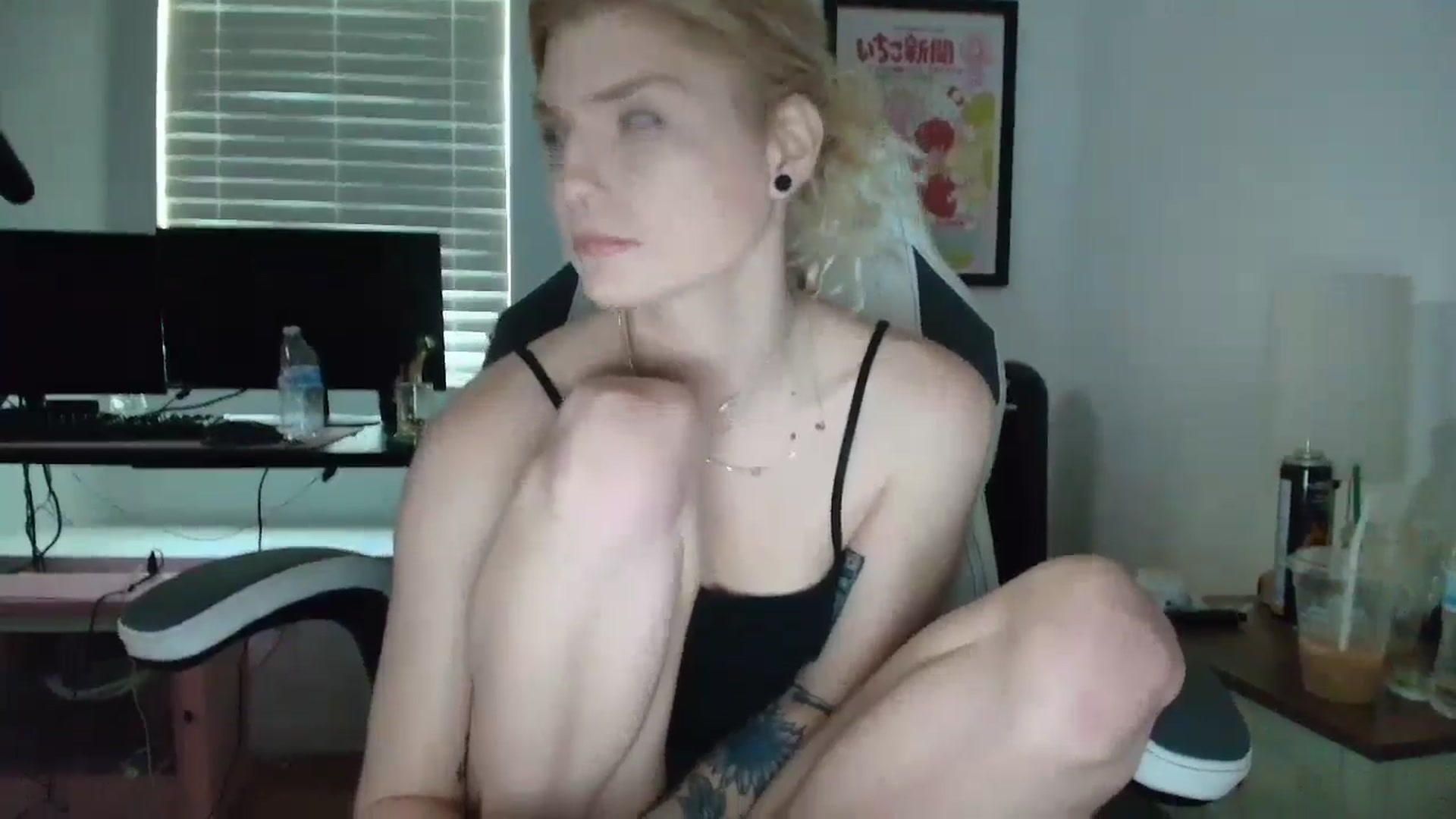 Gallery image thumbnail from DuckChan0's myfreecams stream on, 04/10/2025, 13:23 image 16 of 20